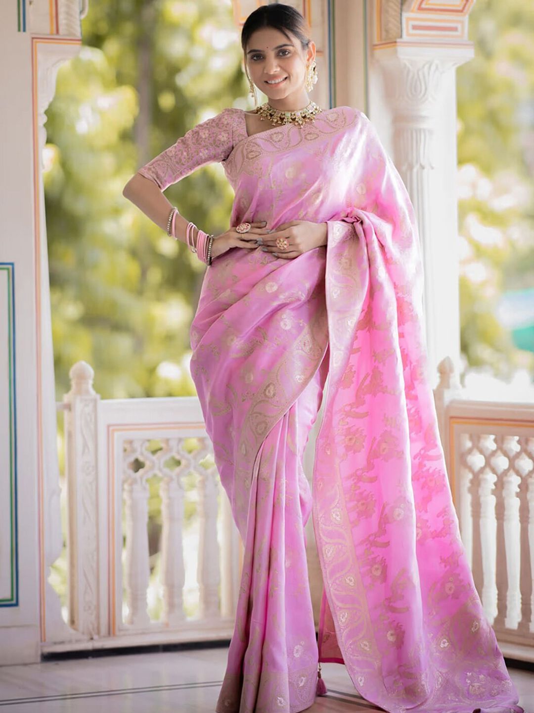 DIVASTRI Ethnic Motifs Zari Art Silk Banarasi Saree