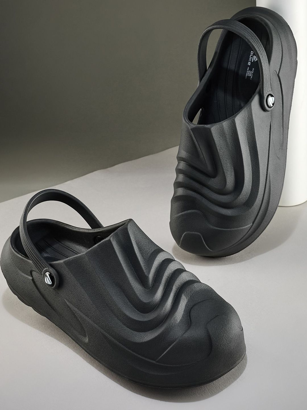 Duke Men Self Design Clogs