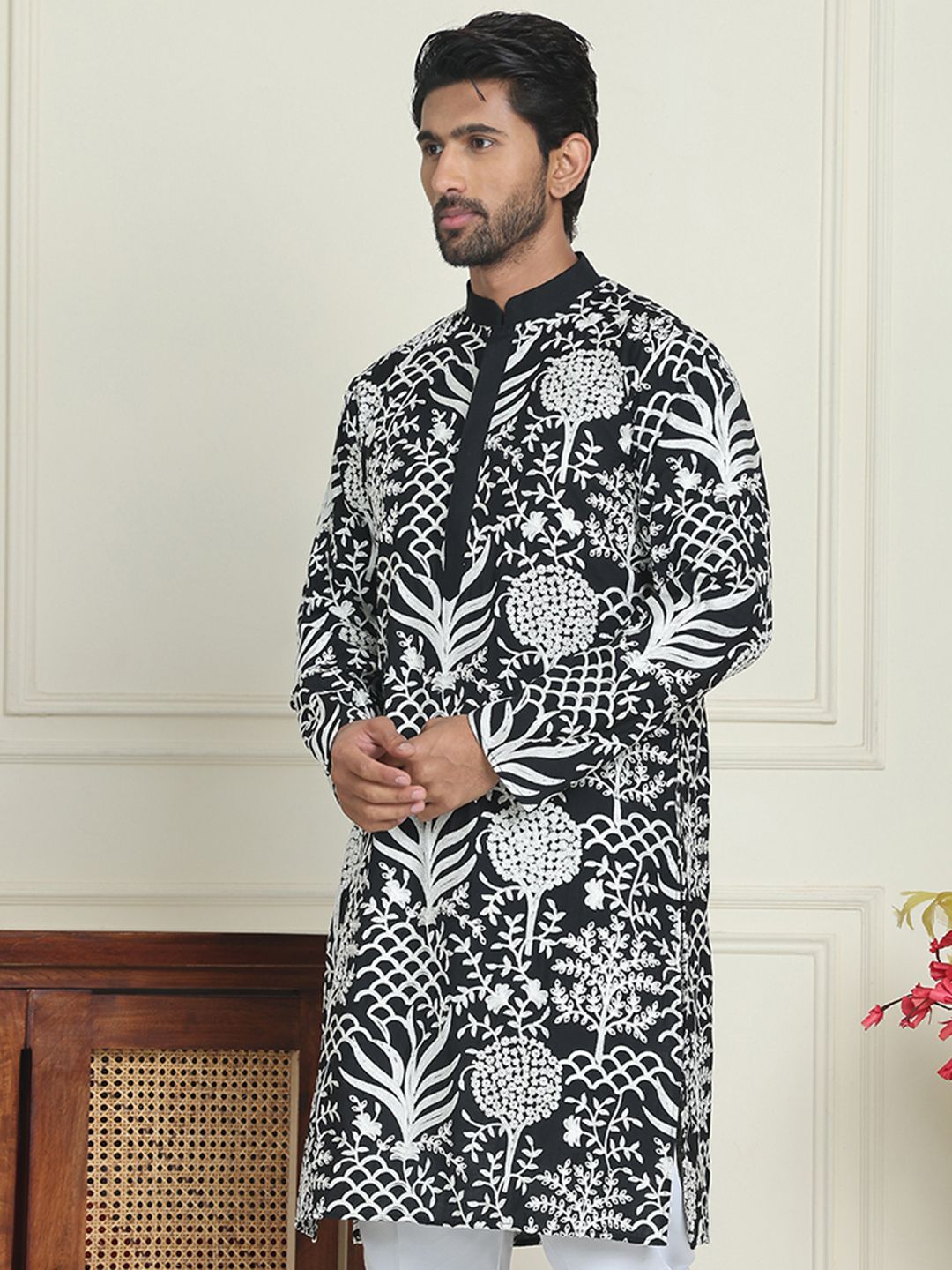 Jompers Floral Embroidered Mandarin Collar Silk Thread Work Straight Kurta