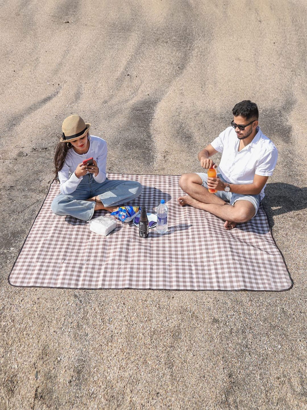 HOKIPO Brown & White Checked Waterproof Backing Camping & Outdoor Foldable Mat