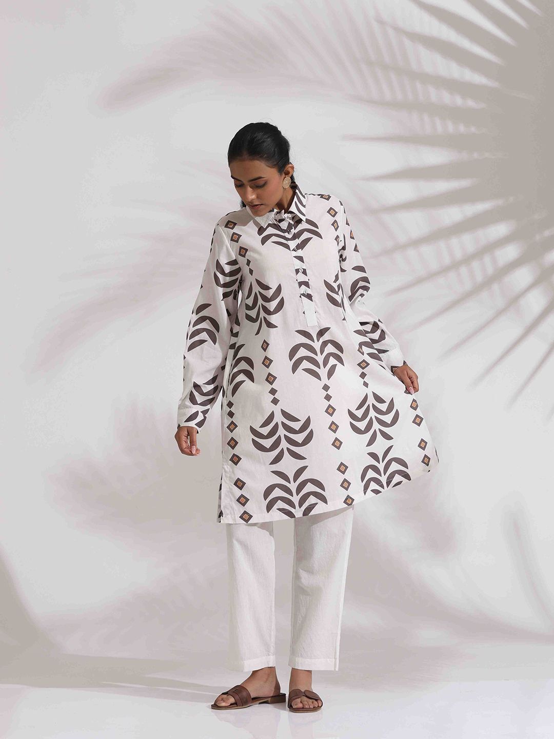 trueBrowns White Printed Pure Cotton Tunic & Trousers