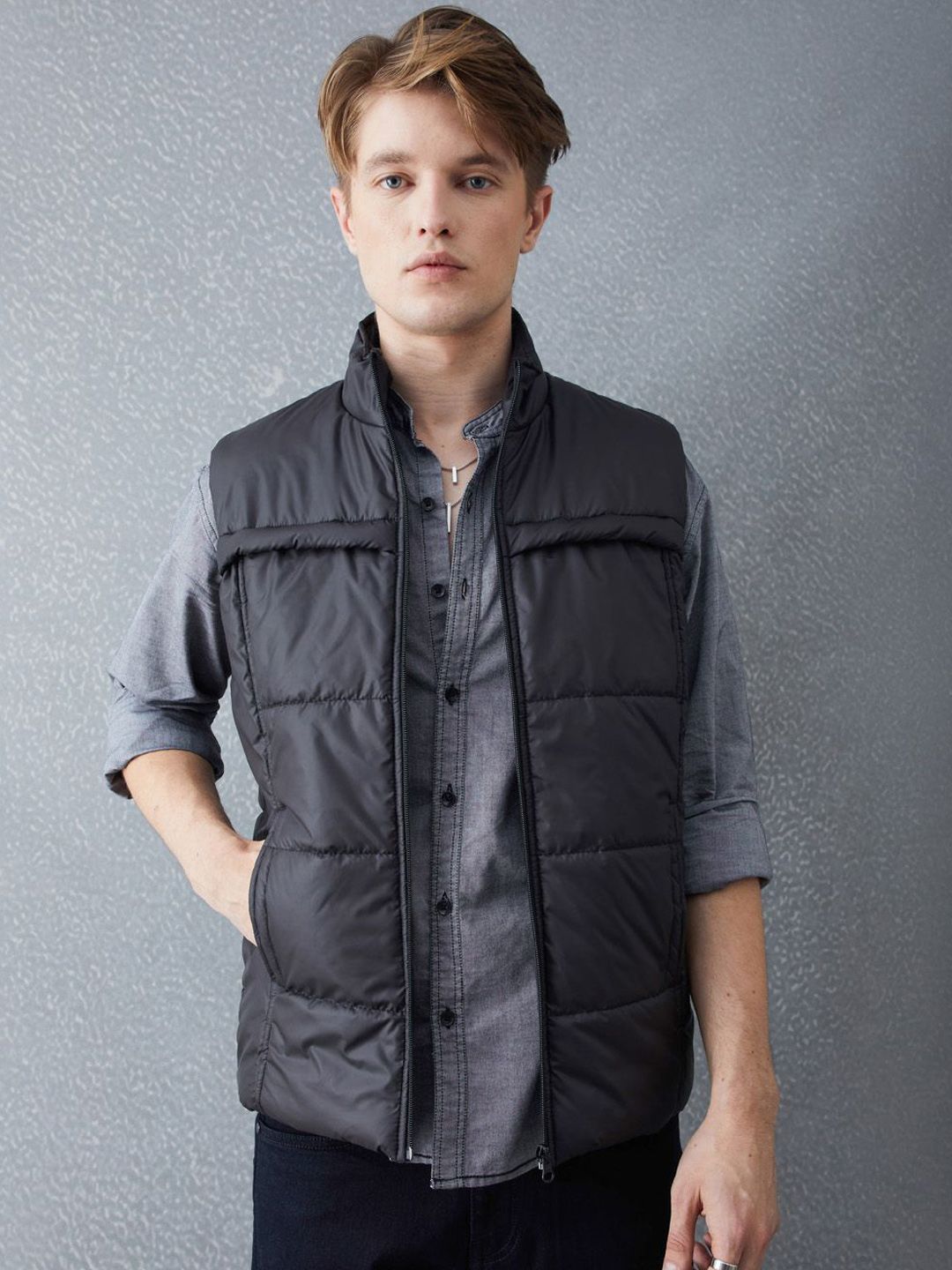 VOLTEDGE Men Solid Sleeveless Cotton Padded Jacket