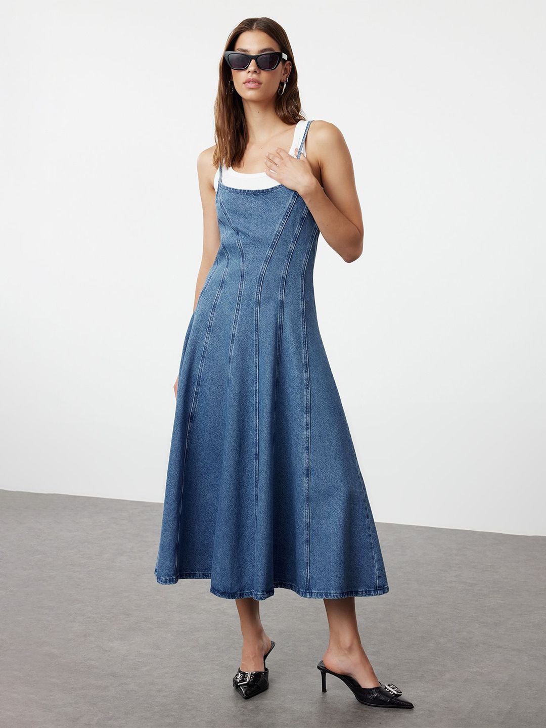 Trendyol Collection - Abito Midi A-Linea Regular Fit In Rosso - Girocollo, Tessuto Elasticizzato (88% Poliestere, 12% Elastan)