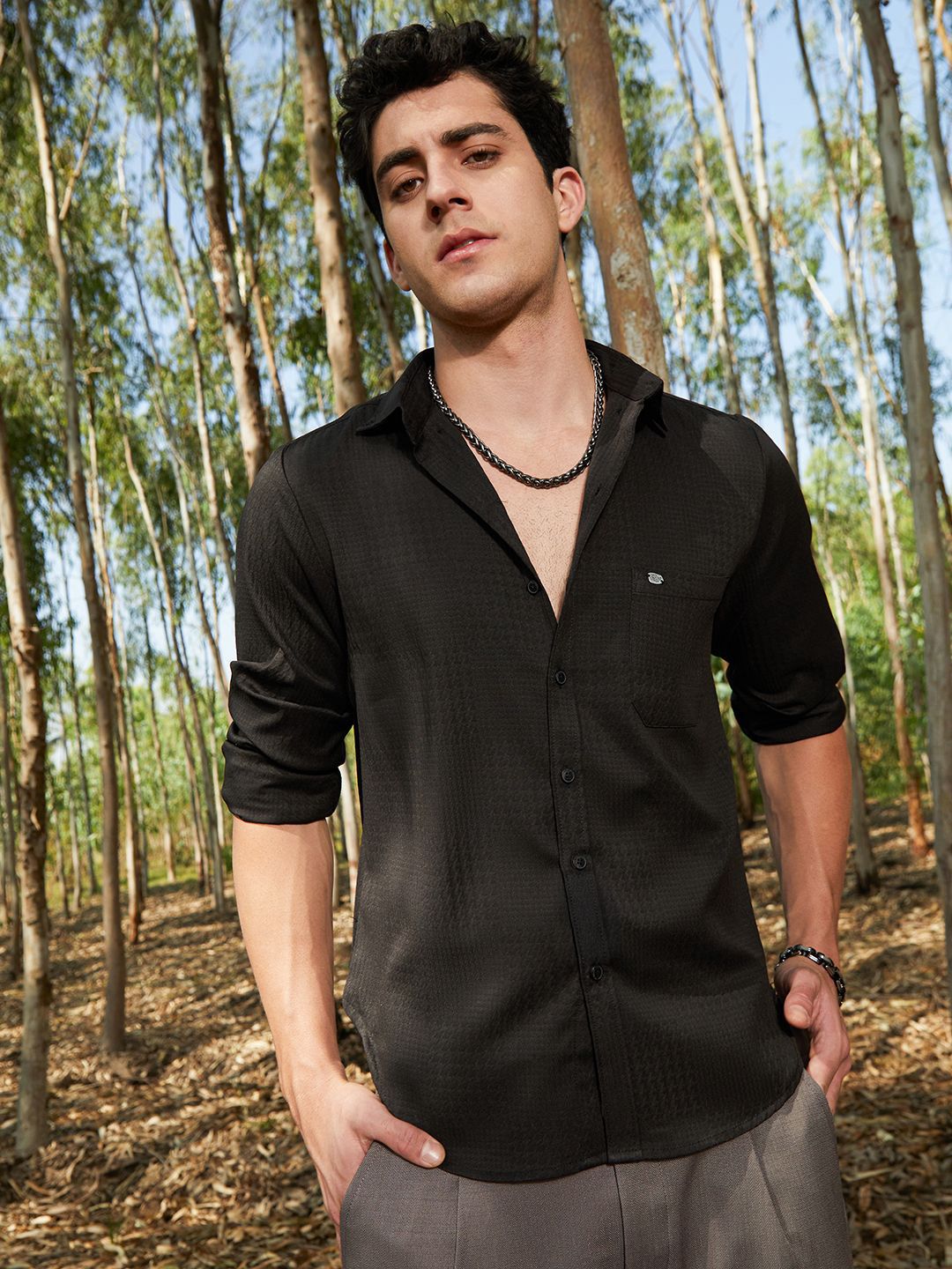 CAHOOT Men Comfort Fit Spread Collar Textured Casual Shirt
