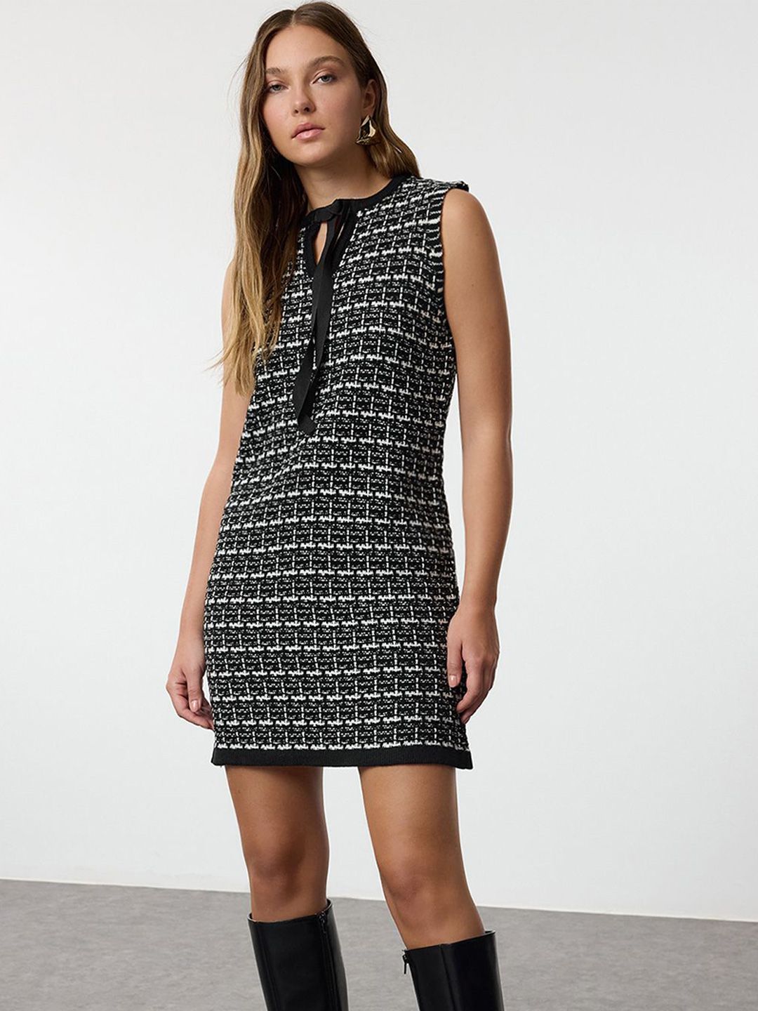 Trendyol Tie-Up Neck Batwing Sleeve A-Line Dress