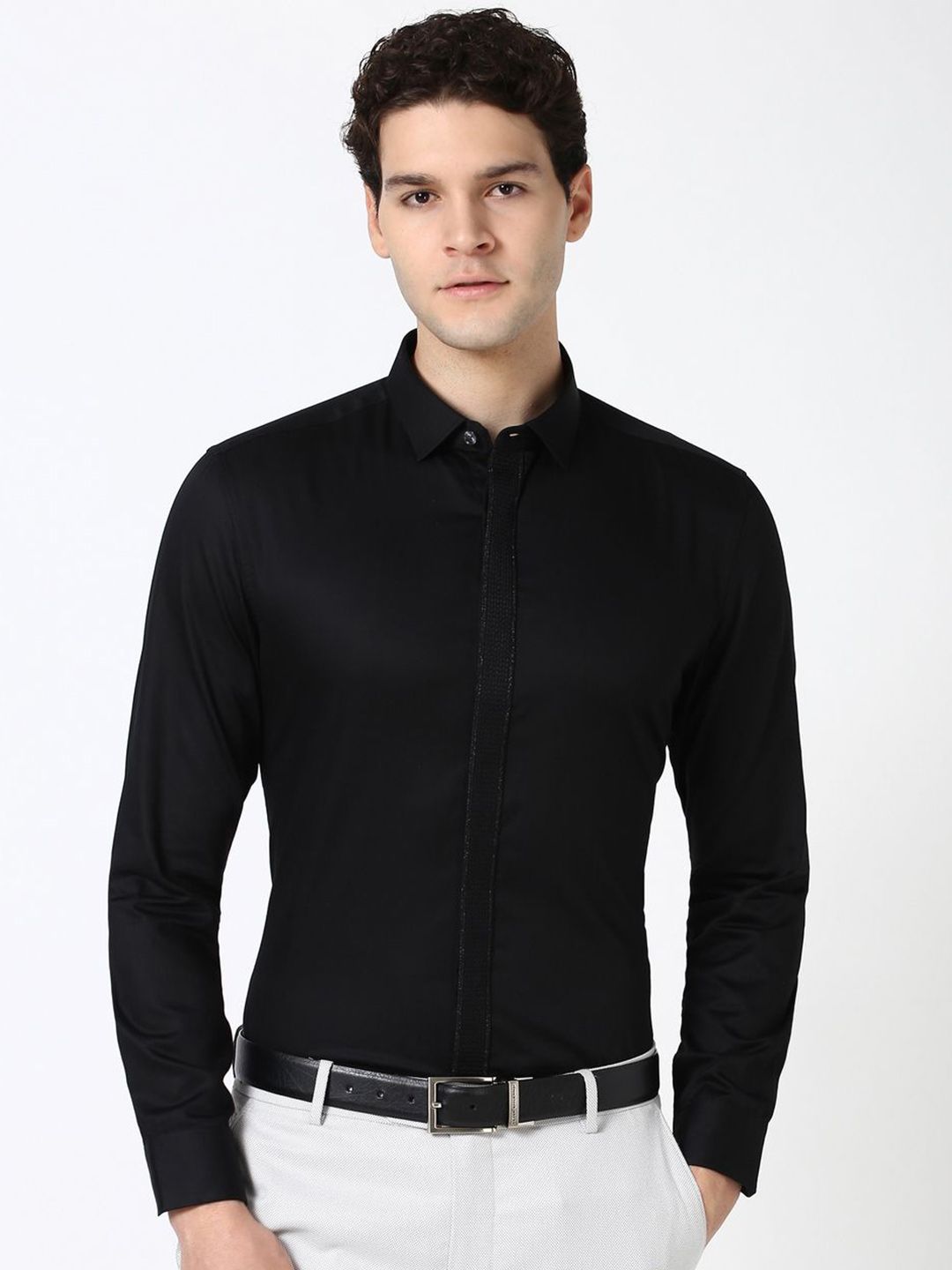 Peter England Elite Men Slim Fit Spread Collar Solid Cotton Formal Shirt