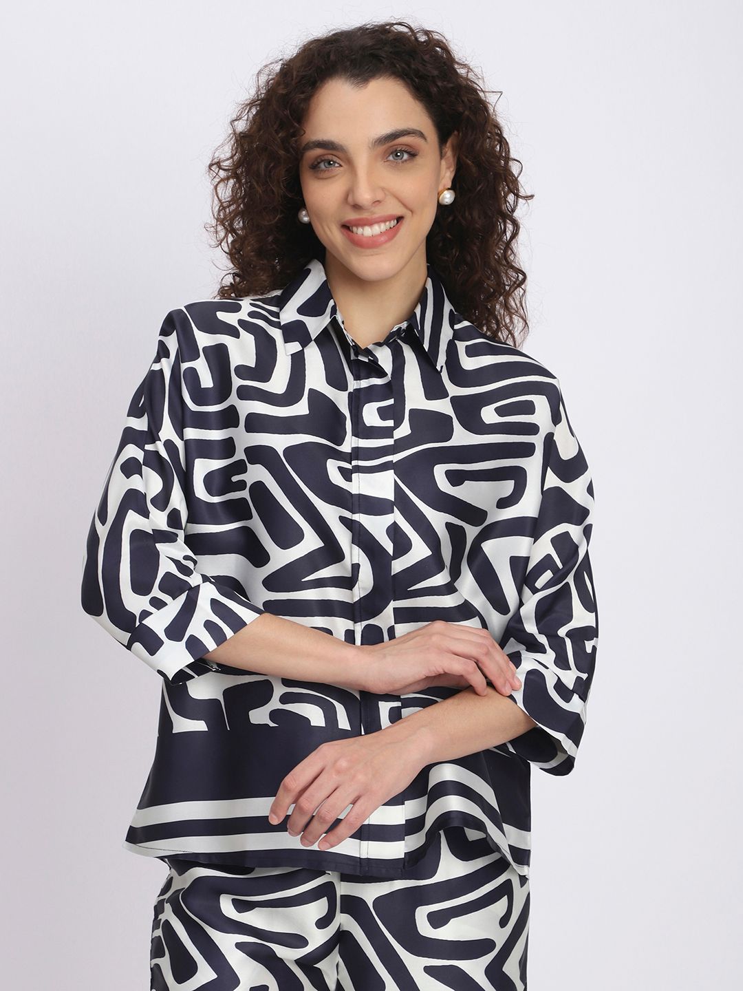 【R&B】Lady Buy R&B Geometric Printed Extended Sleeves Shirt Style Top - Tops