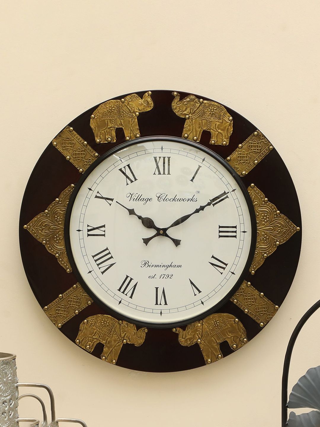 vedas C-Palo White Wood Large Display Round Battery Analogue Wall Clock-45.7cm
