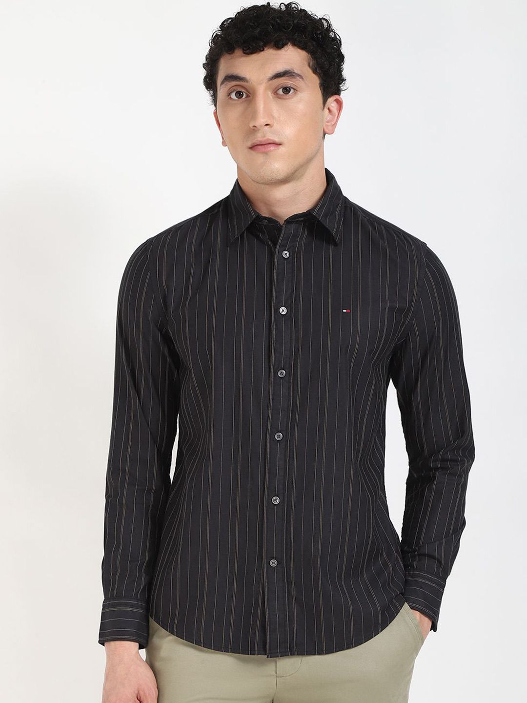 Tommy Hilfiger Tommy Hilfiger Men Spread Collar Vertical Striped Cotton Casual Shirt