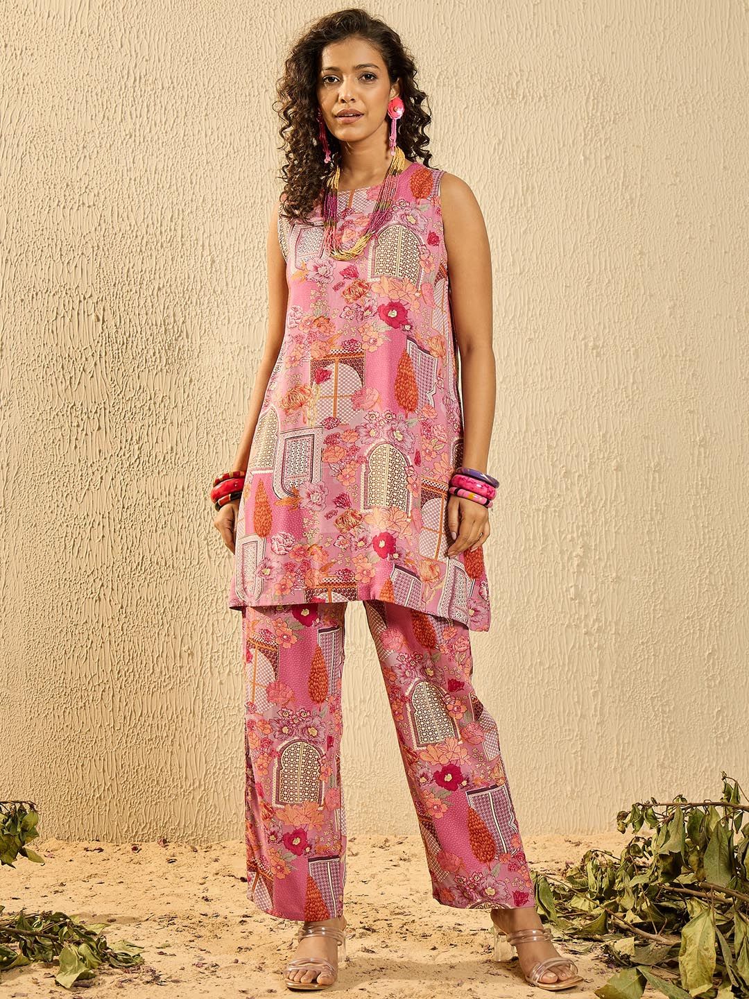 InWeave Women Floral Printed Regular Kurta with Trousers