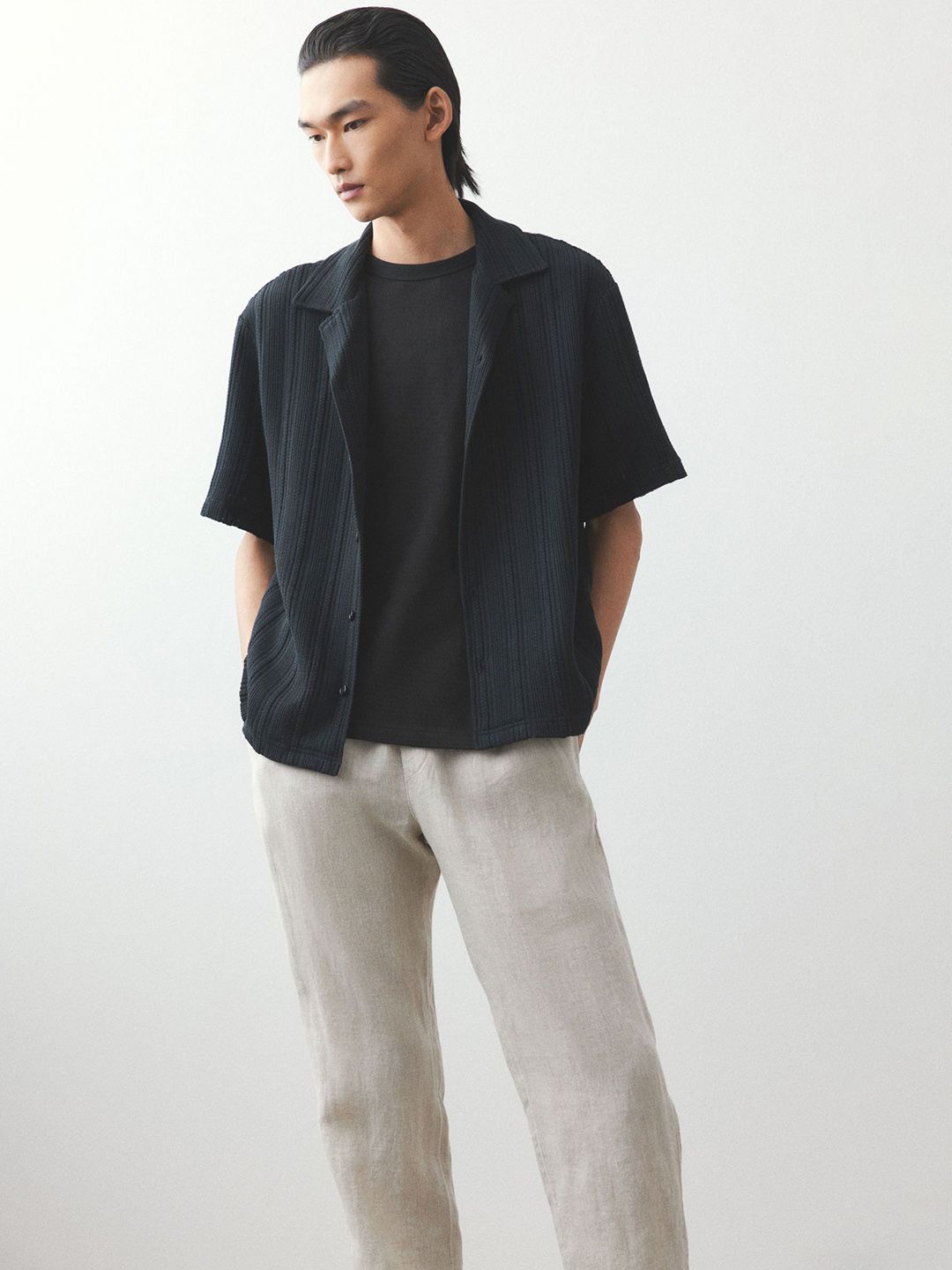 H&M Regular Fit Linen Trousers deal from myntra