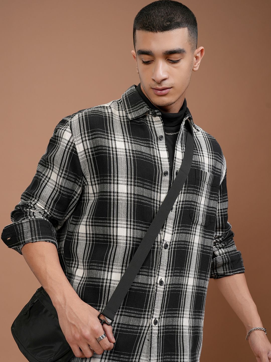 HIGHLANDER Men Relaxed Fit Cutaway Collar Tartan Checked Cotton Casual Shirt