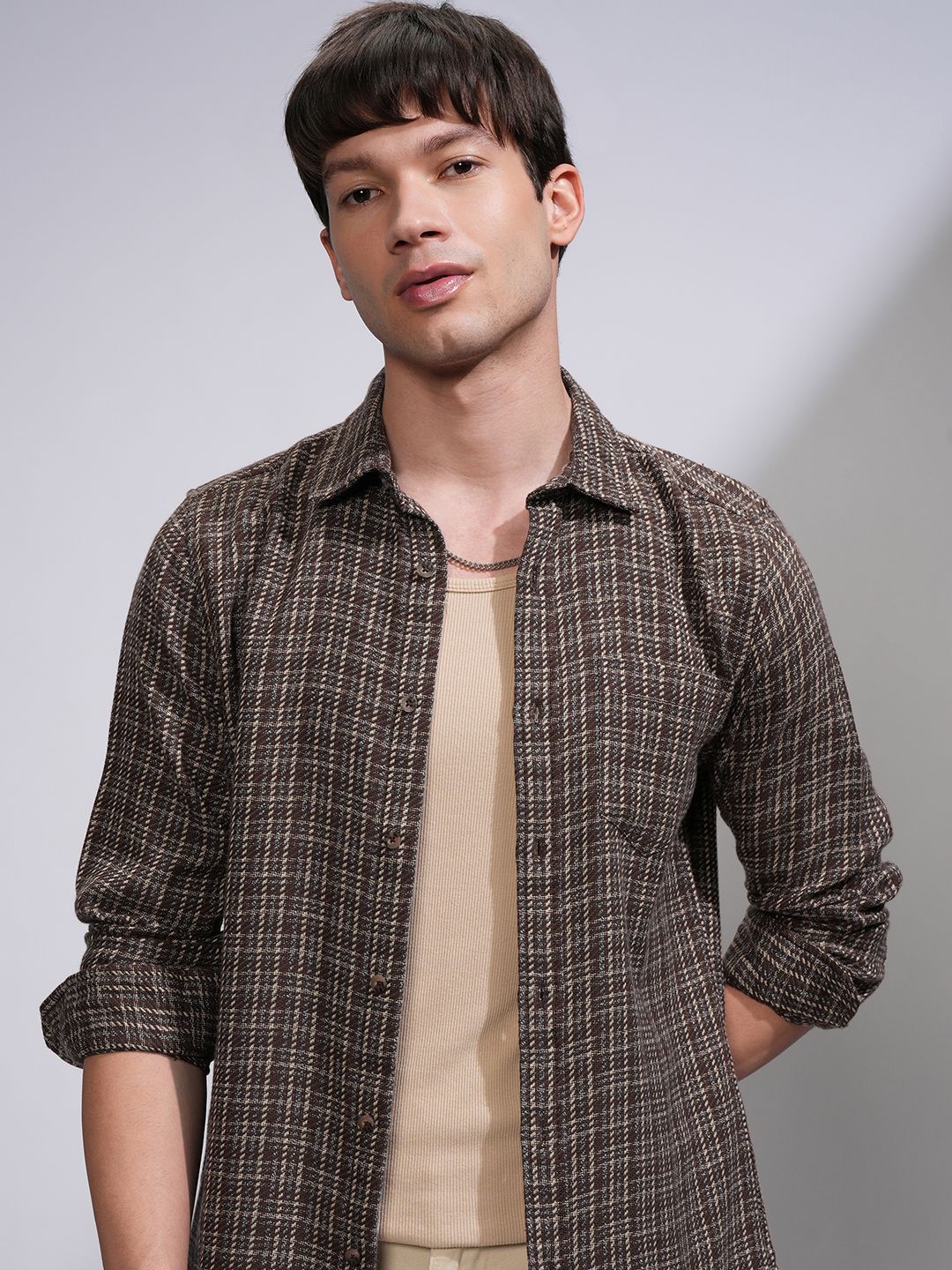 HIGHLANDER HIGHLANDER Men Slim Fit Cutaway Collar Textured Cotton Casual Shirt