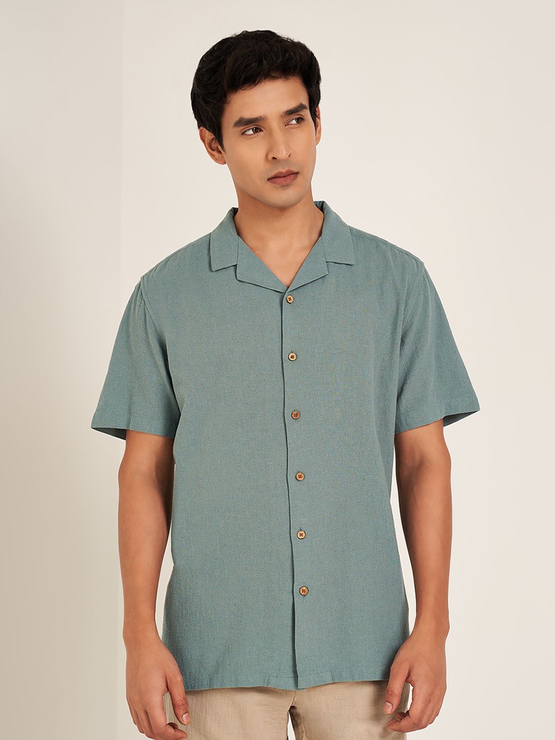 7 Alt by Pantaloons Men Relaxed Fit Cuban Collar Solid Cotton Casual Shirt