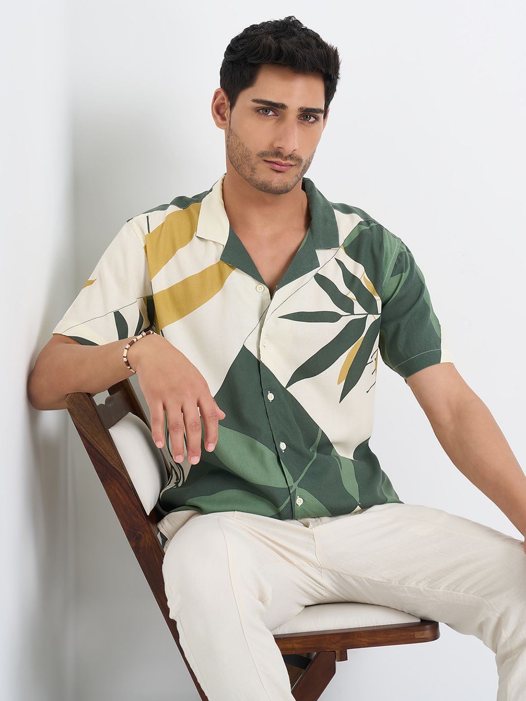 7 Alt by Pantaloons Men Slim Fit Cuban Collar Floral Printed Casual Shirt