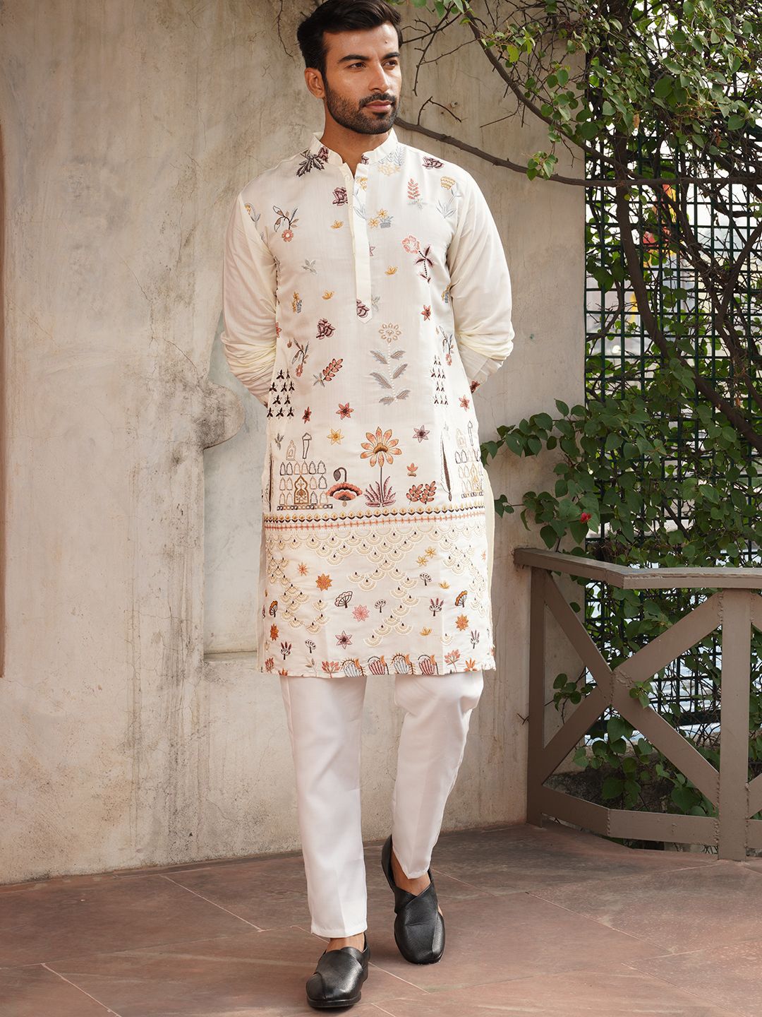 Jompers Jompers Men Floral Embroidered Republic Day Kurta with Pyjama
