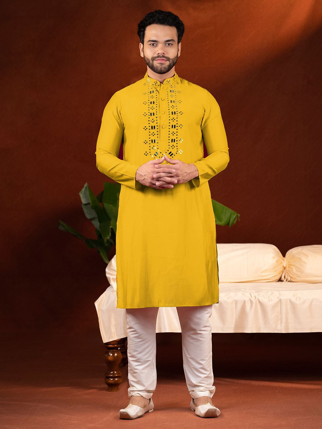 TheEthnic.Co Men Solid Embellished Festive Cotton Straight Kurta