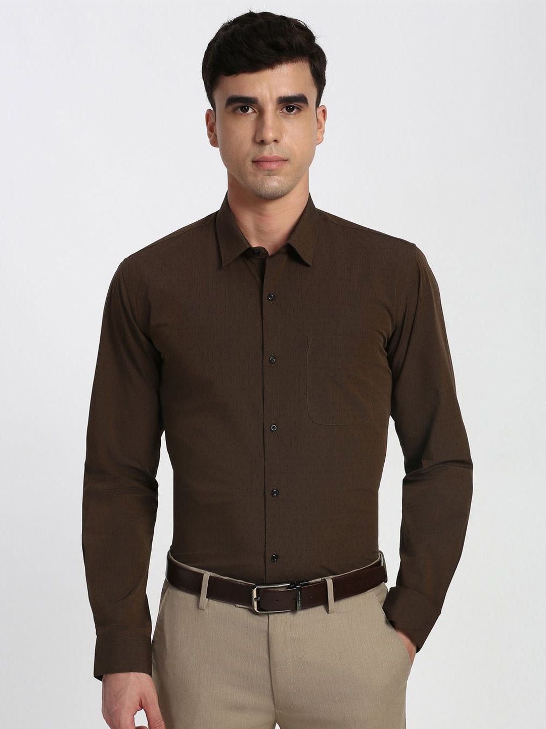 Peter England Men Slim Fit Solid Spread Collar Formal Shirt