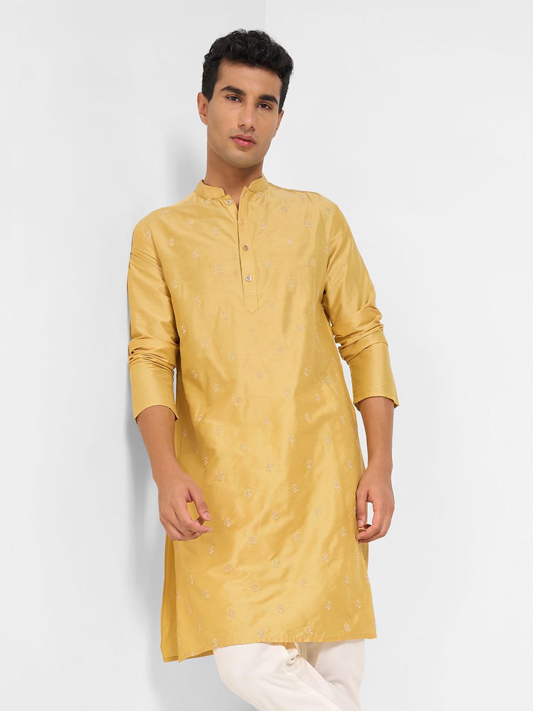 indus route by Pantaloons Motifs Embroidered Thread Work Mandarin Collar Straight Kurta