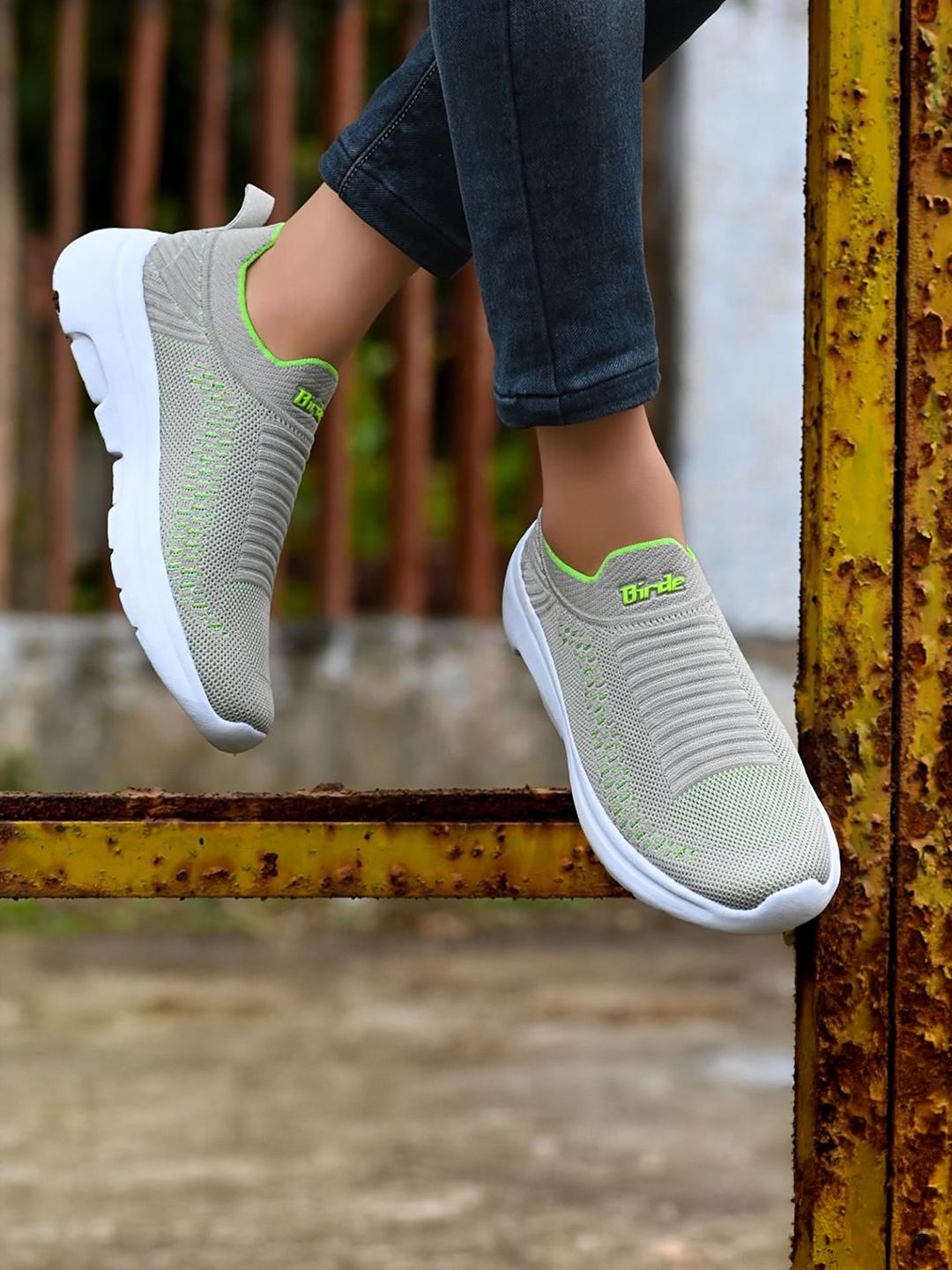 BIRDE Men Mesh Walking Non-Marking Sports Shoes
