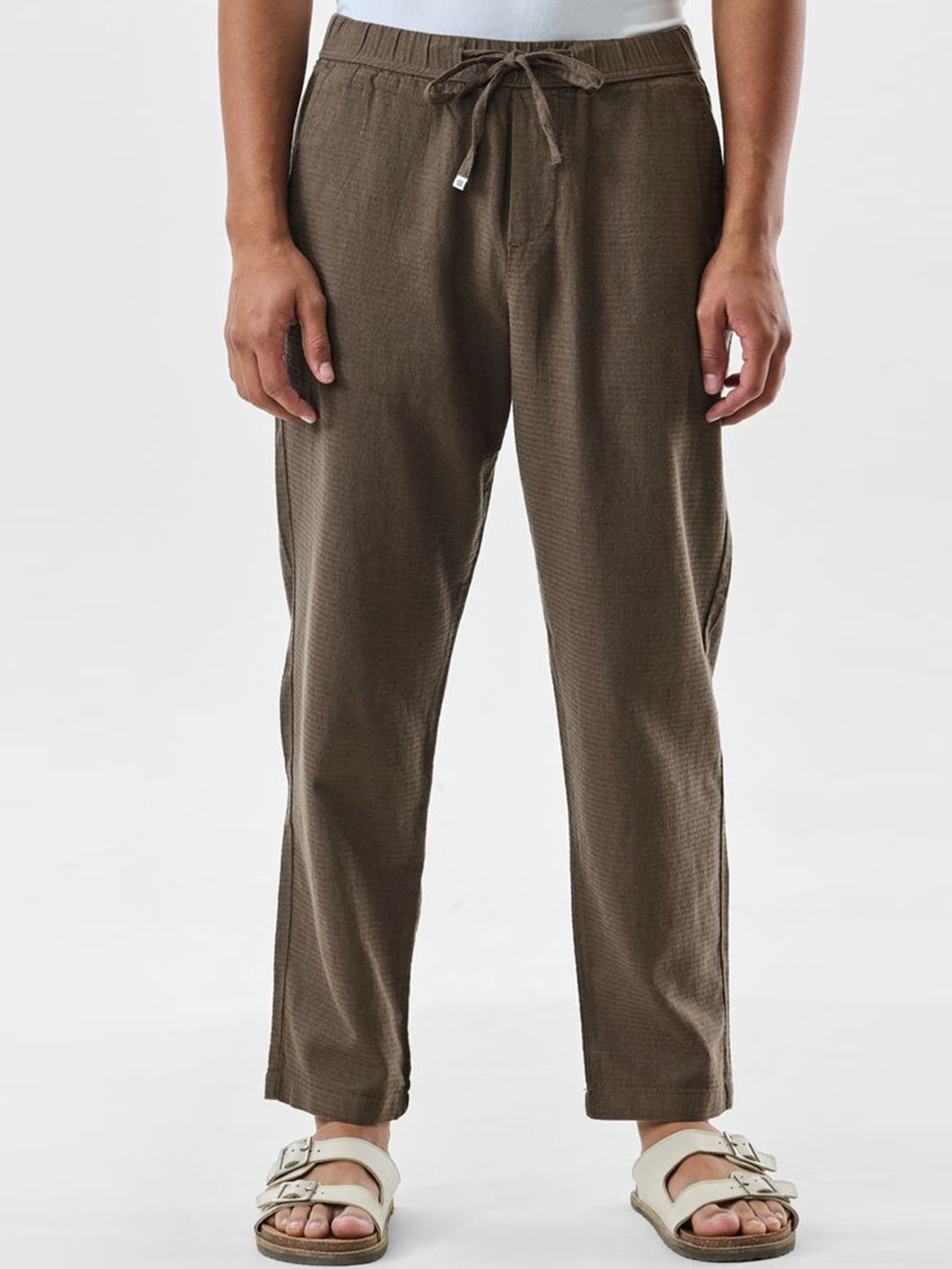 Snitch Men Textured Relaxed Fit Mid-Rise Trousers Offers & Cashback