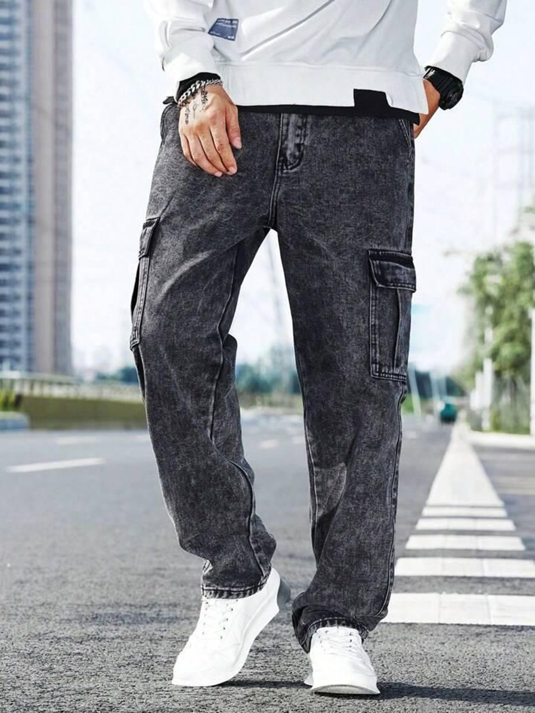 me Queen Men Straight Fit Mid-Rise light Fade Cargo Styles Jeans