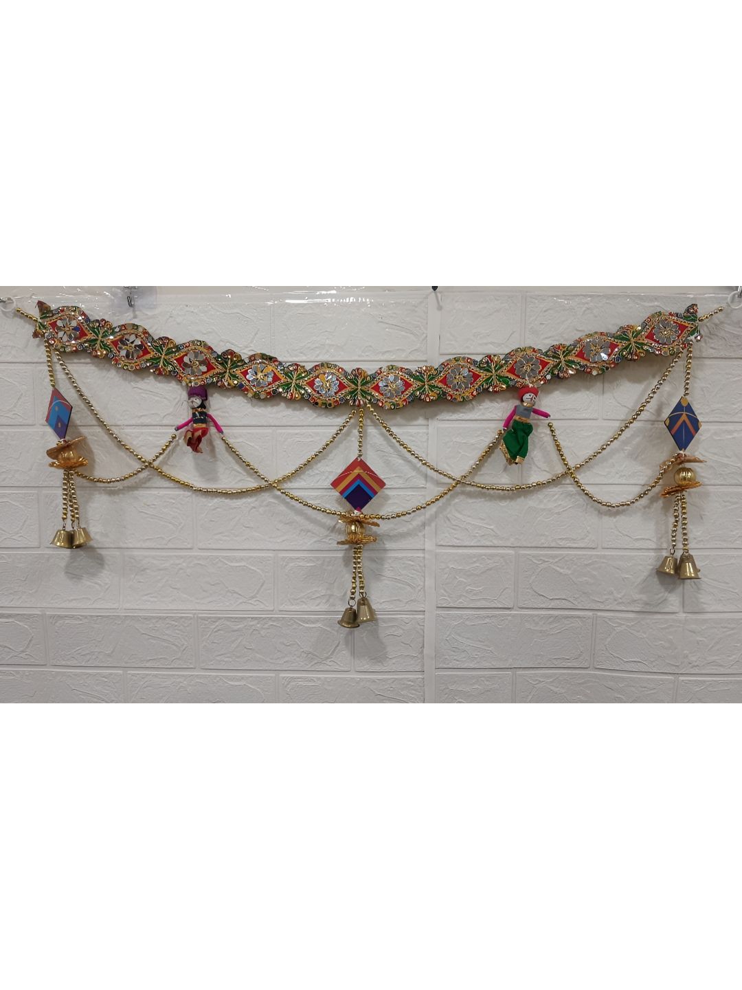 Nutts Red & Green Katputli Bandhanwar Festive Decor
