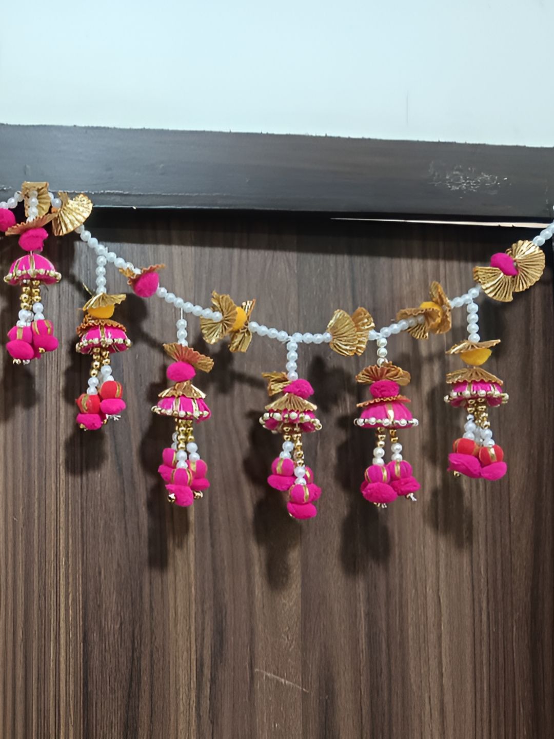 Nutts Pink & White Jhumki Bandhanwar Festive Decor