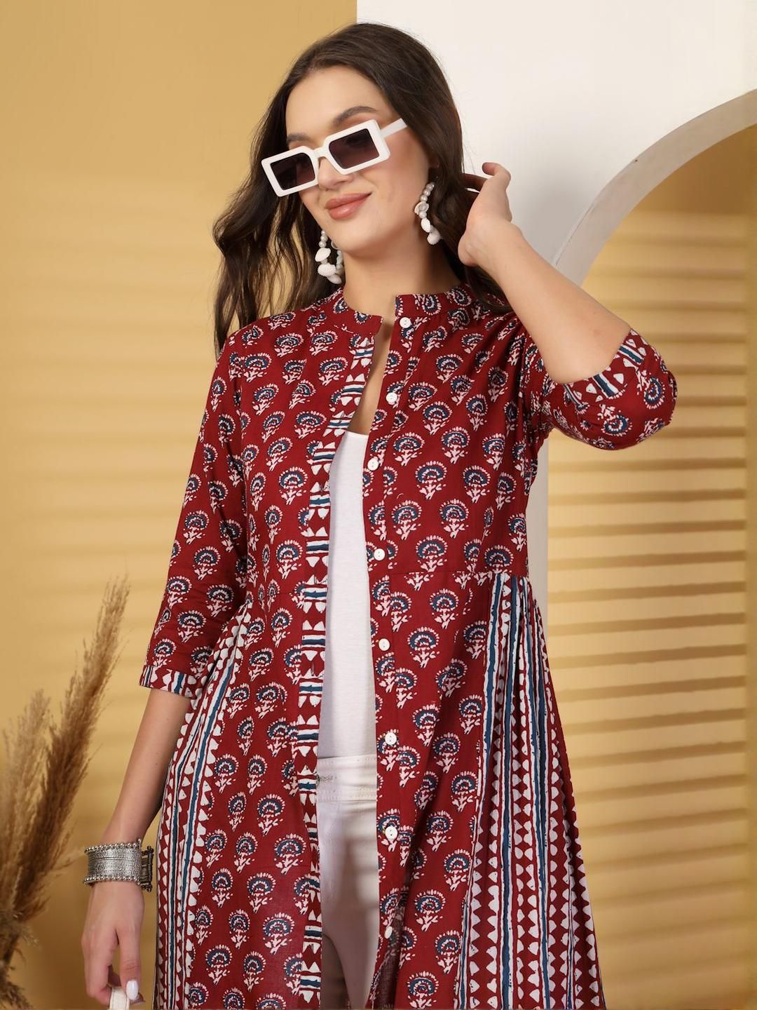 SUBAGI FASHION Women Floral Printed Thread Work Floral Kurta