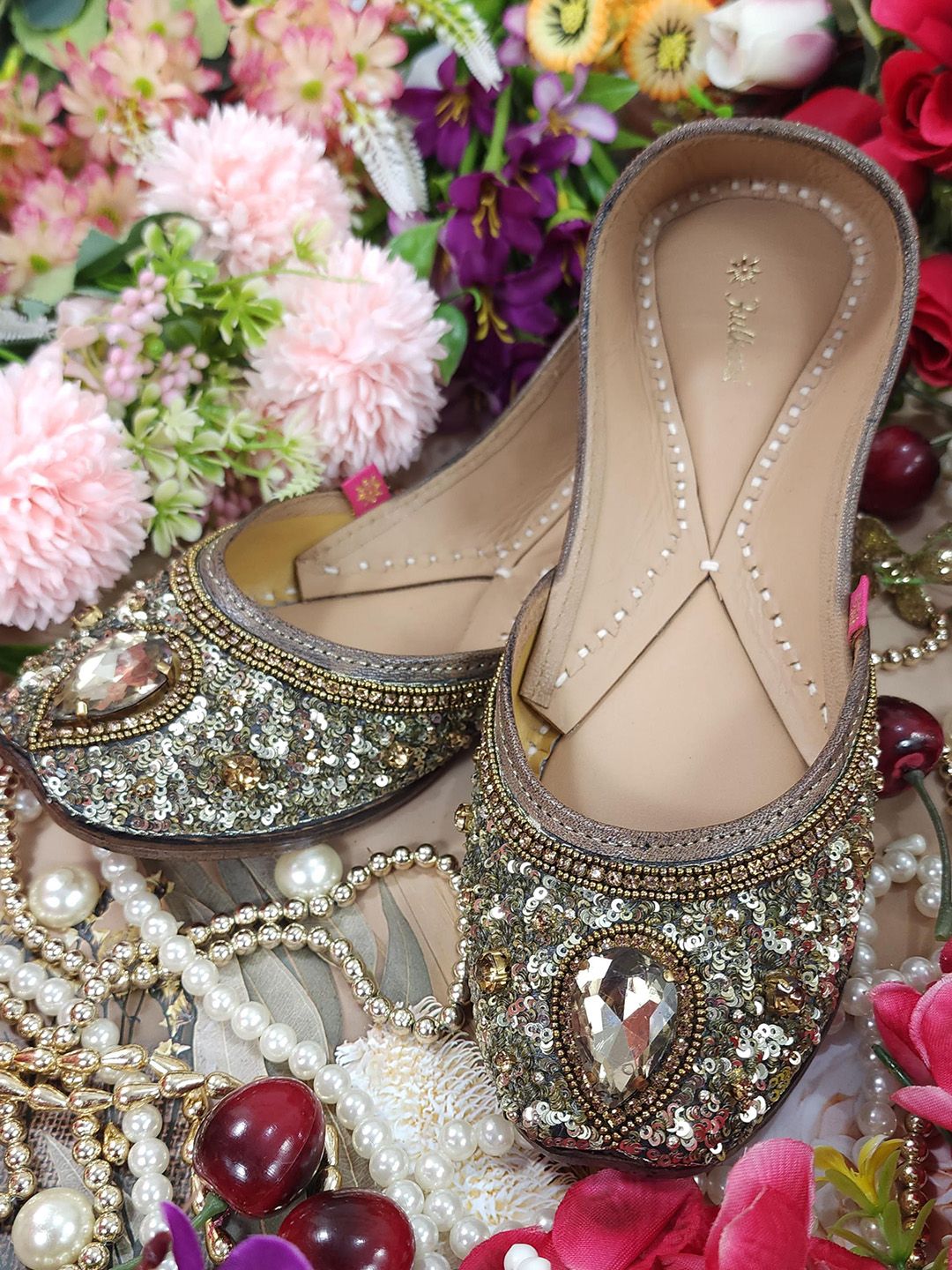 Fulkari Women Embellished Mojaris Flats