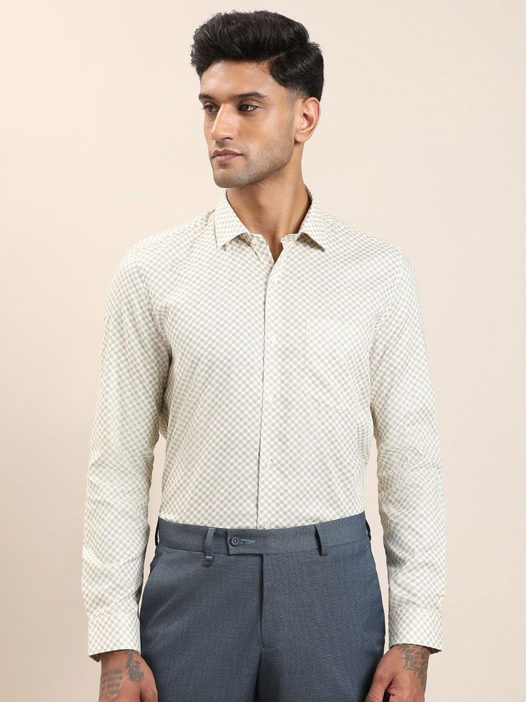 Turtle Men Standard Slim Fit Geometric Self Design Spread Collar Cotton Formal Shirt