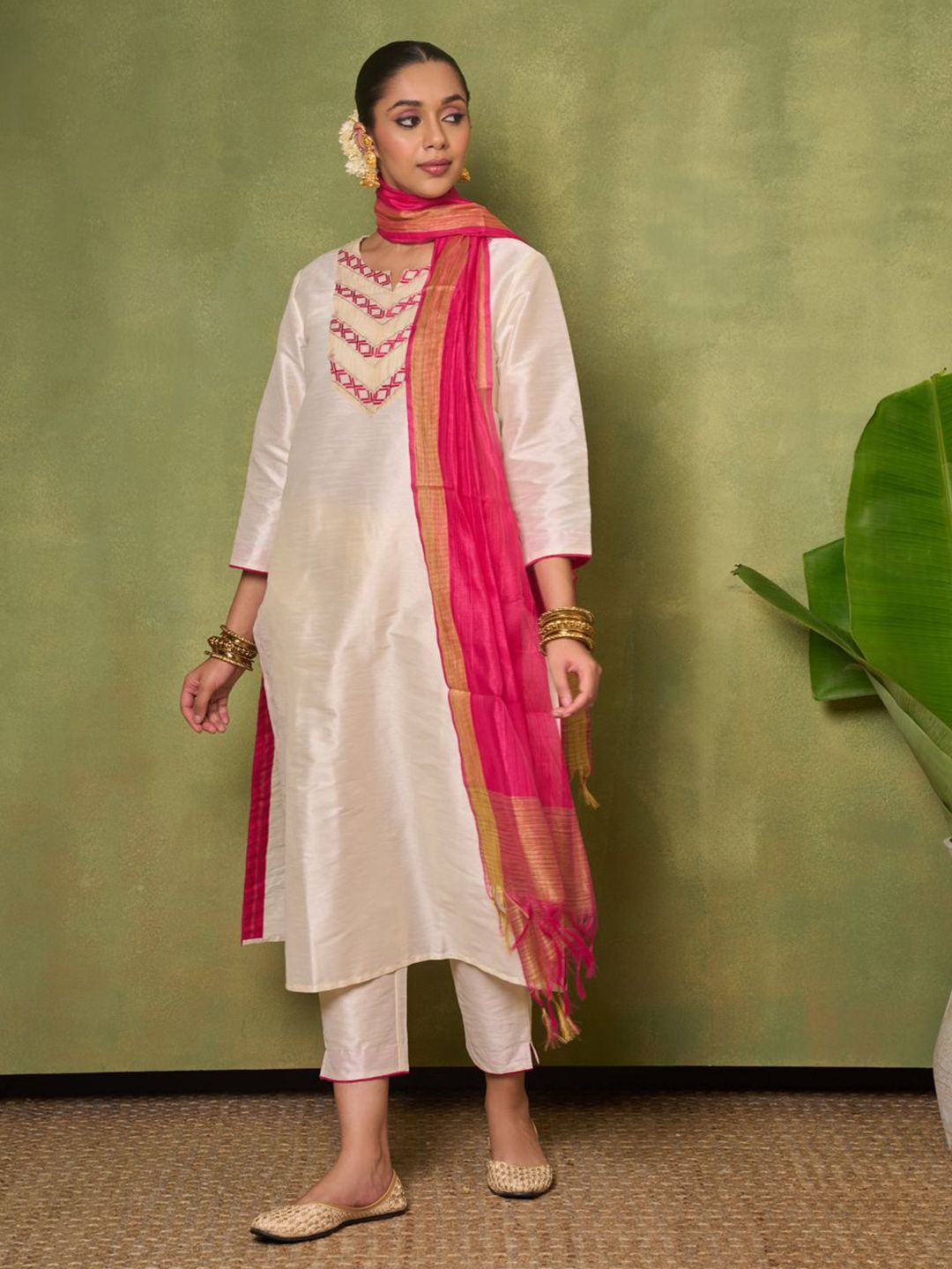 House of Chikankari Women Cream Silk Solid Kurta Set