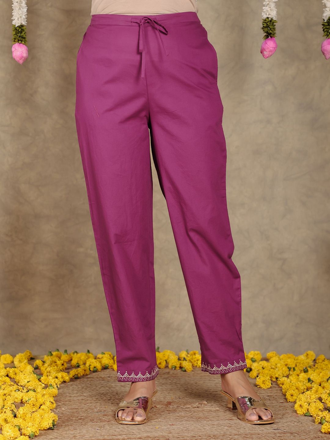 Aramya Women Cotton Solid Regular Fit Mid-Rise Trouser