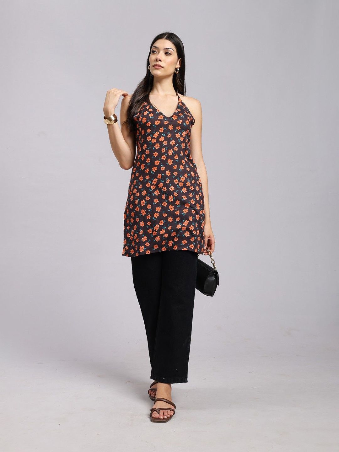 Aarsi Women Floral Printed Halter Neck Kurti