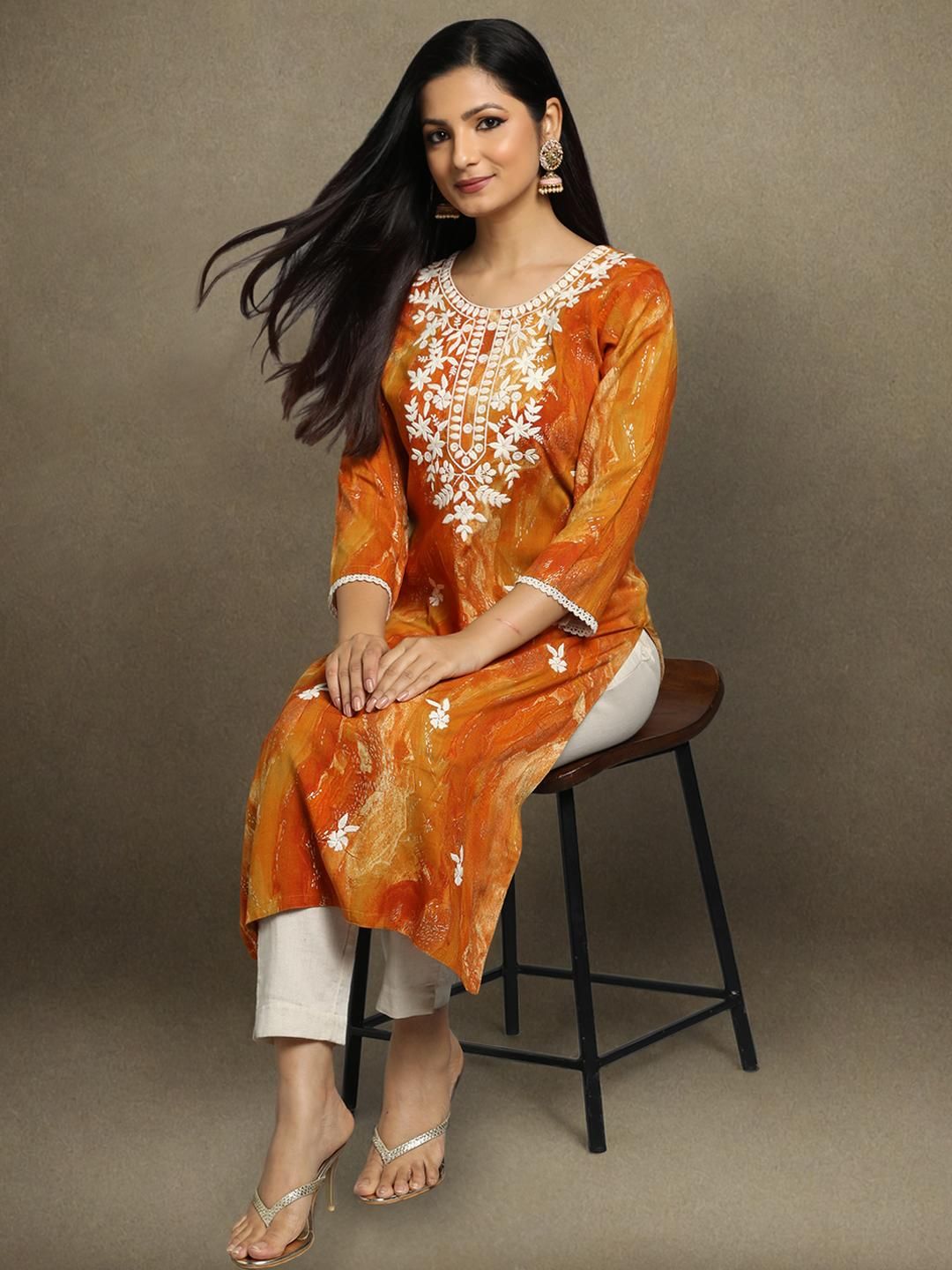 D W Apparels Mom&Bae Women Floral Embroidered Straight Three-Quarter Sleeves Kurta
