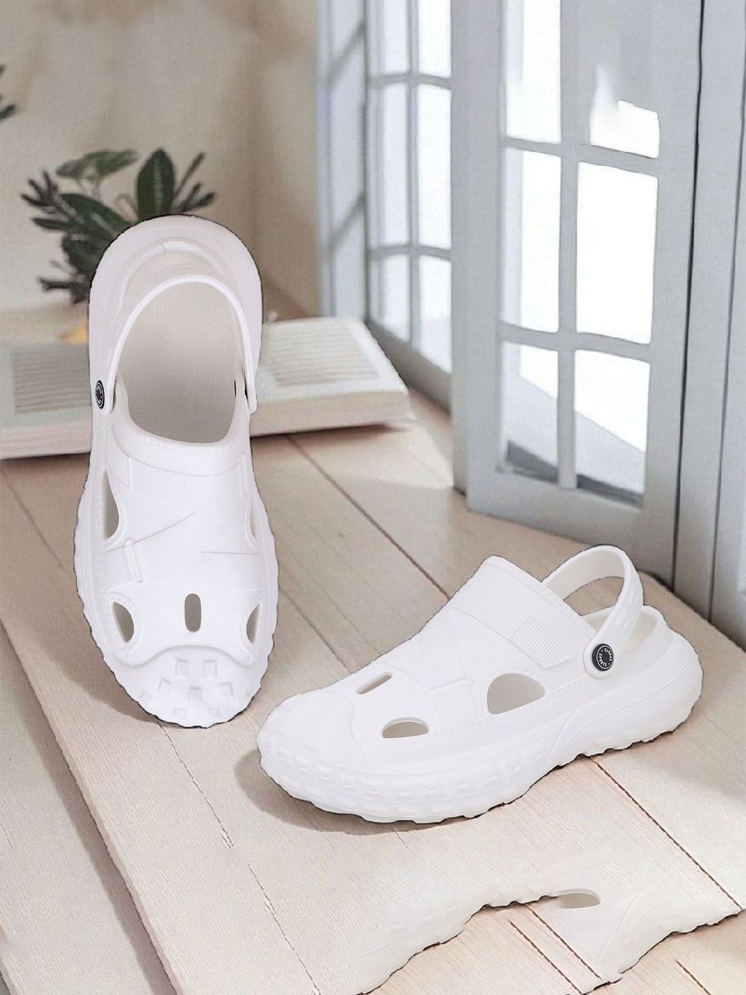 KAPYANSH Men Croslite Clogs