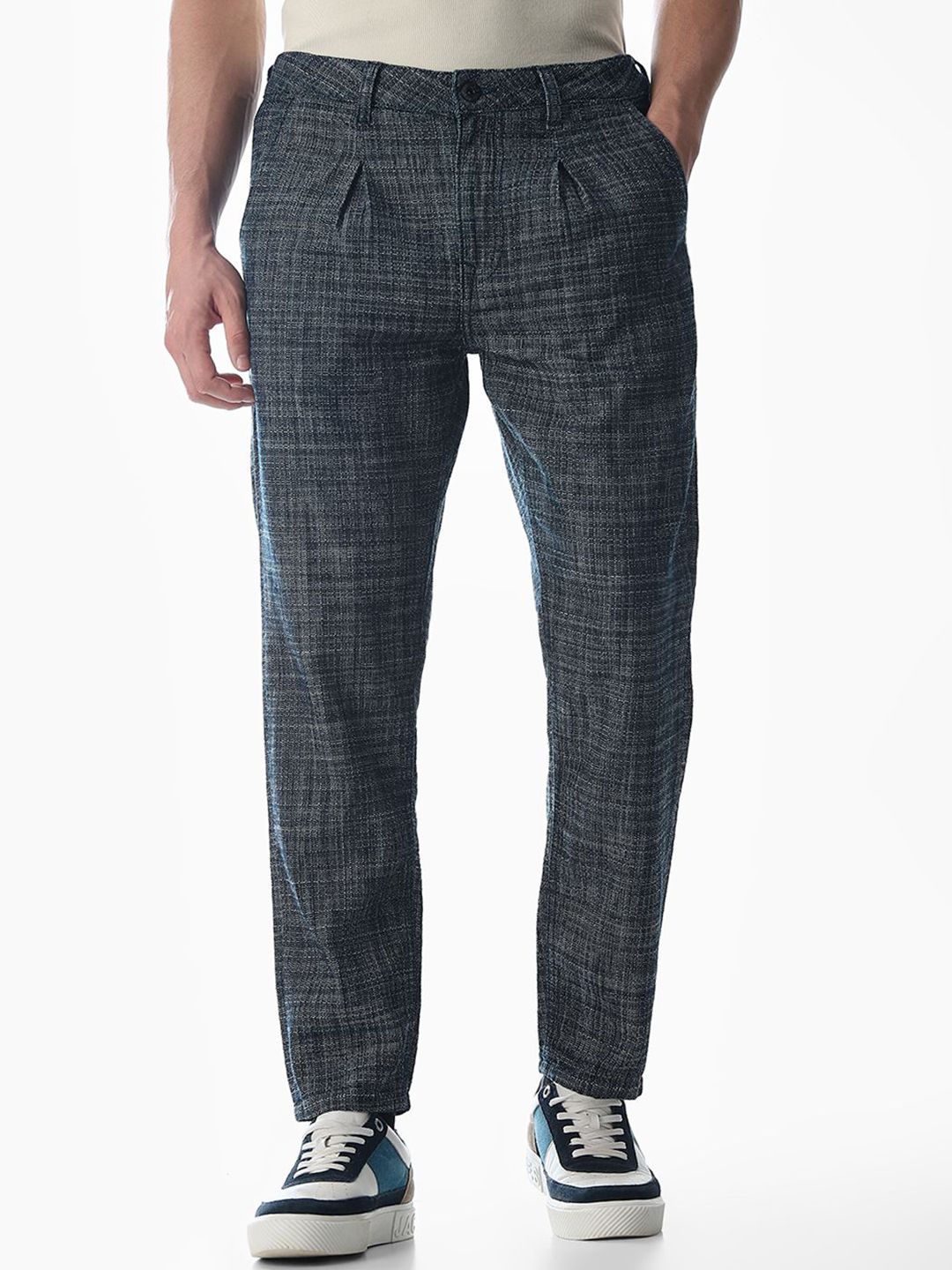 Tapered Fit Clean Look No Fade Stretchable Cotton Jeans
