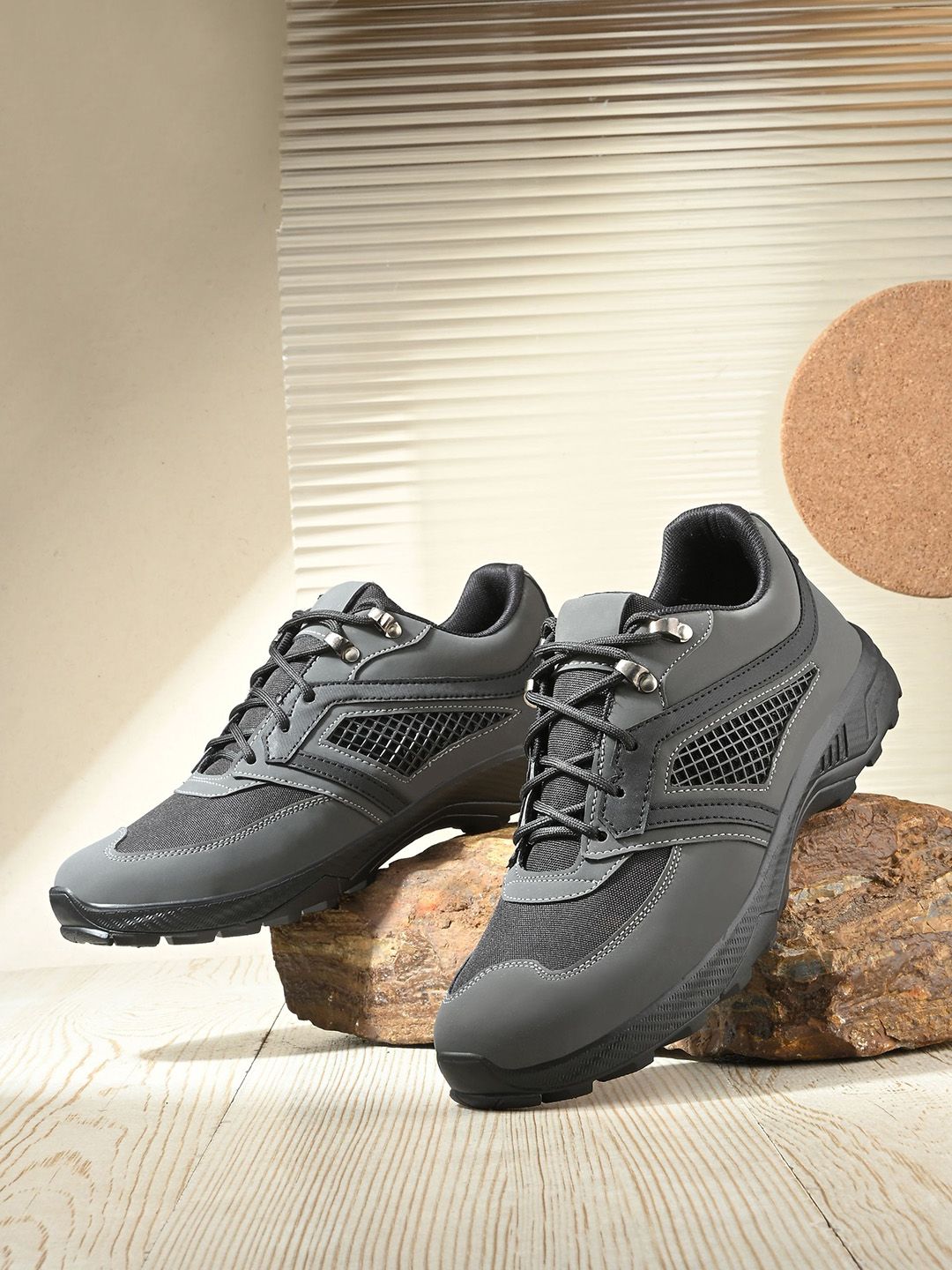 Leo's Fitness Shoes Men Solid Everyday Trekking Shoes