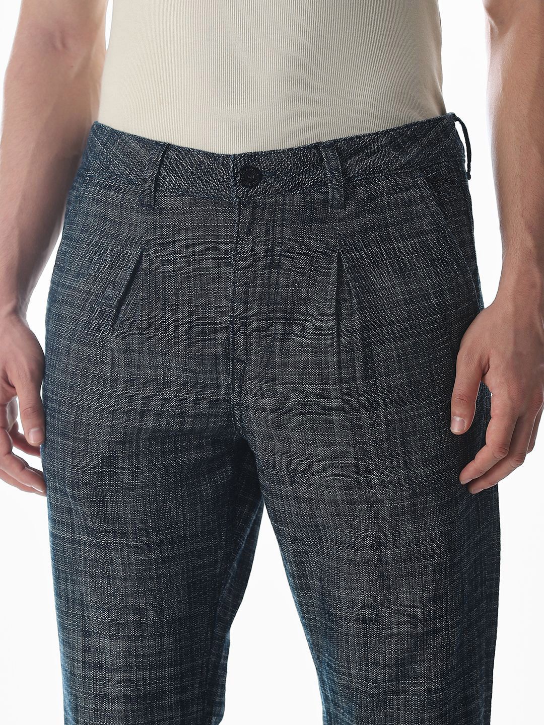 Tapered Fit Clean Look No Fade Stretchable Cotton Jeans