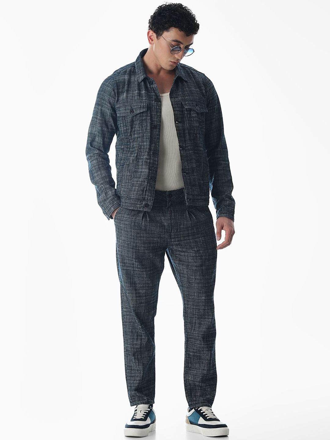 Tapered Fit Clean Look No Fade Stretchable Cotton Jeans