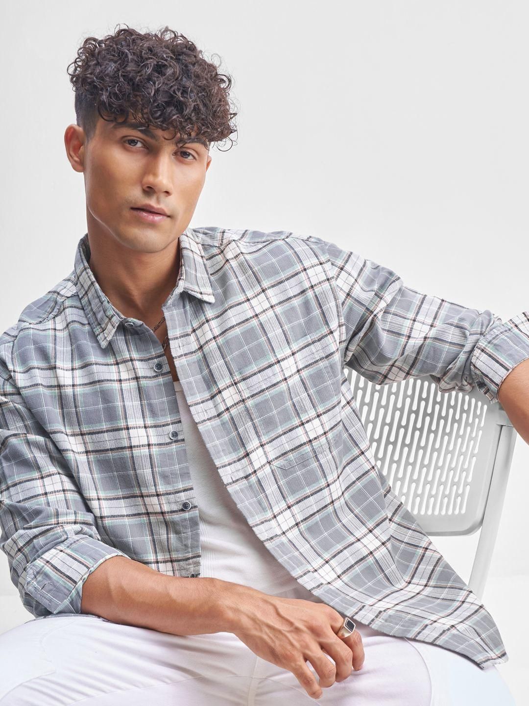 HIGHLANDER Relaxed Fit Checked Cutaway Collar Cotton Dobby Casual Shirt