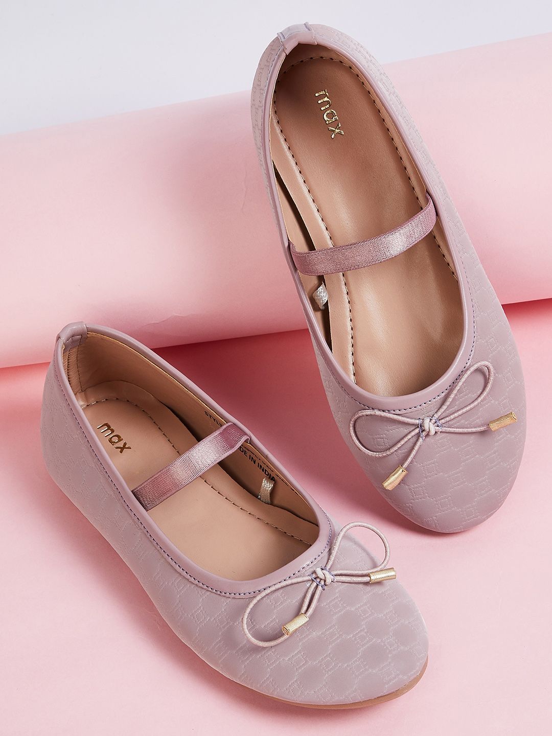 max Girls Solid Casual Mojaris With Bows