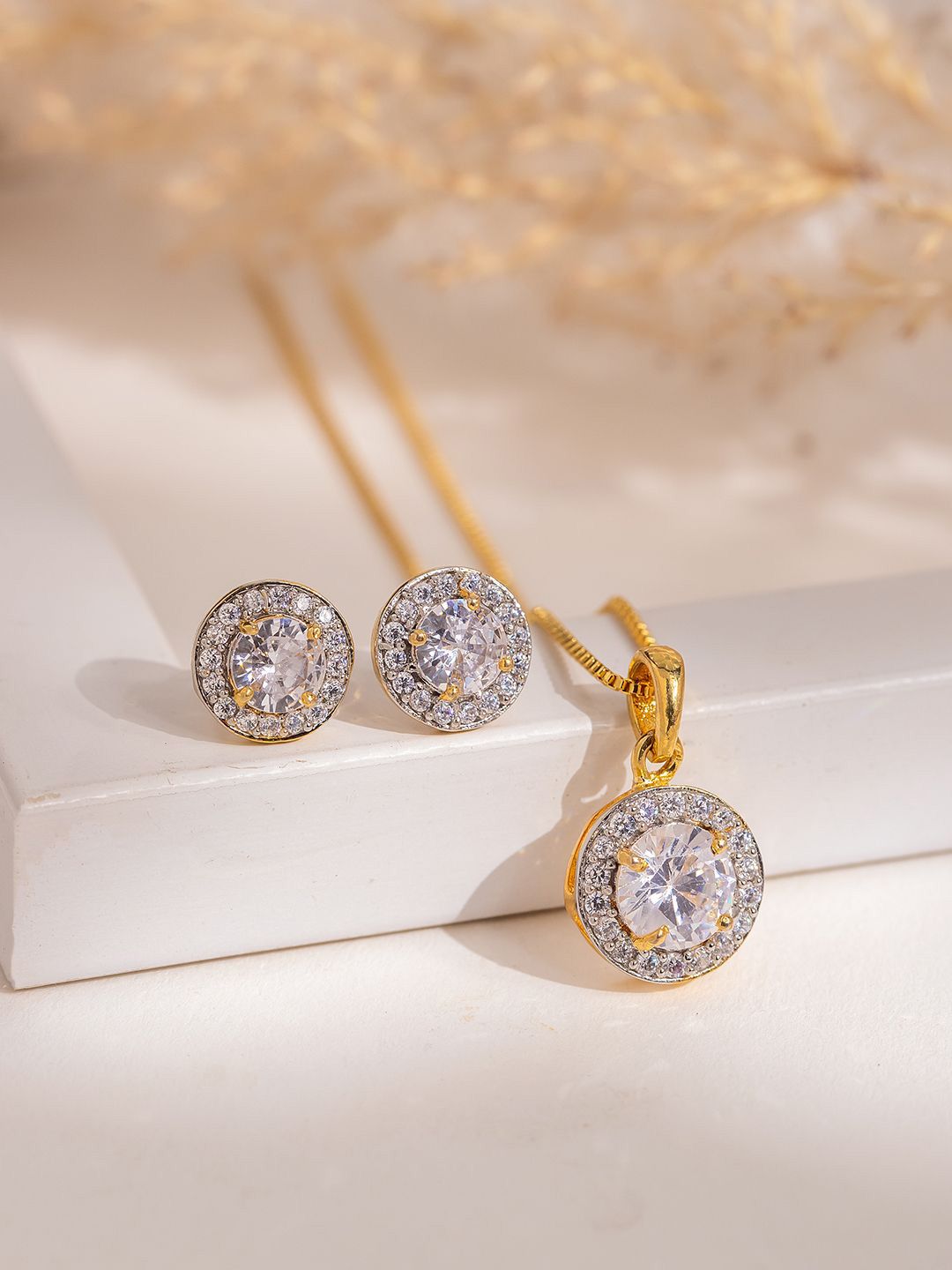 Gold-Plated Pendant Set Sparkling Elegance Golden Glow Pendant Set
