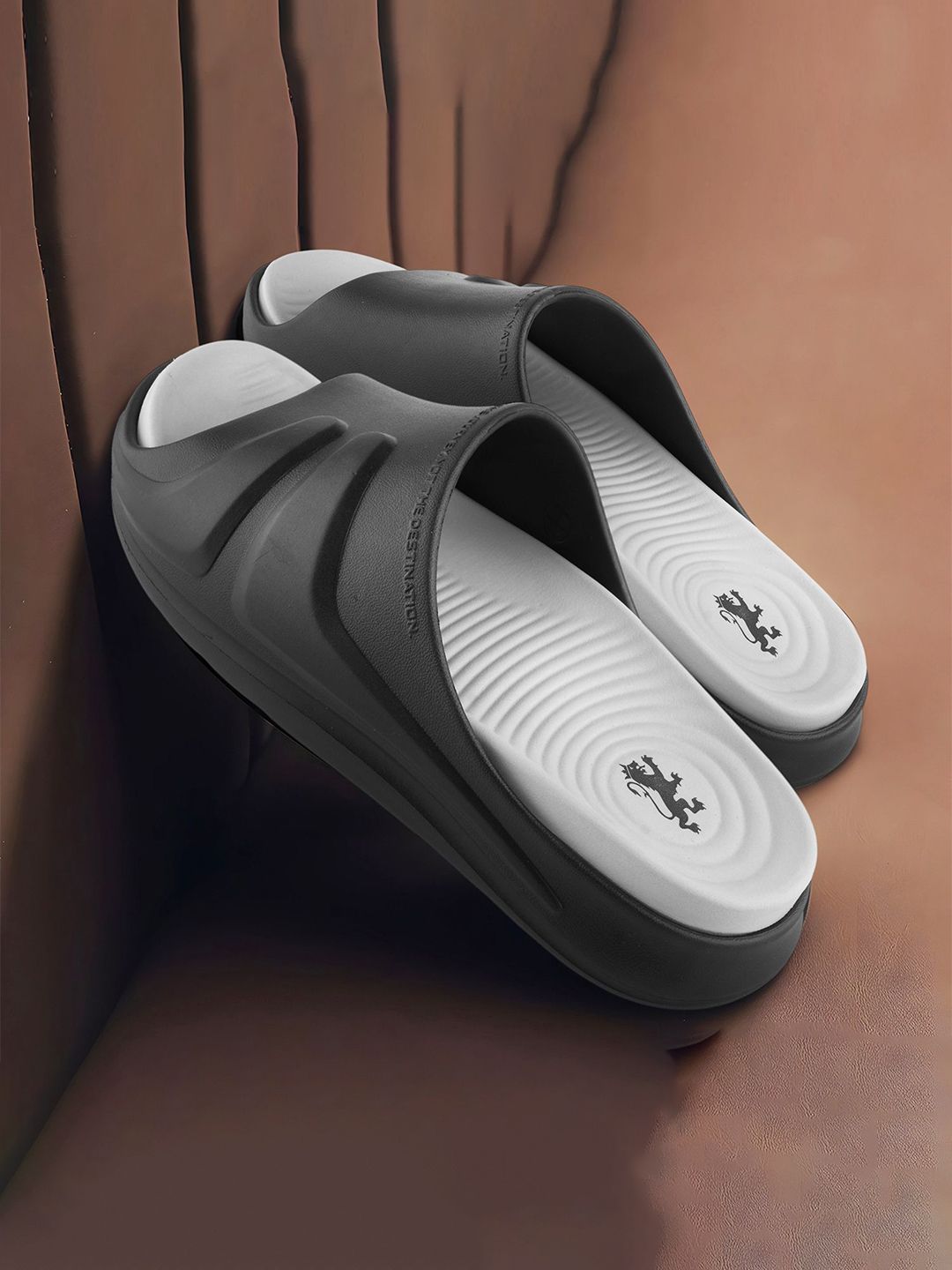 Red Tape RedTape Men Solid EVA Comfort Sliders