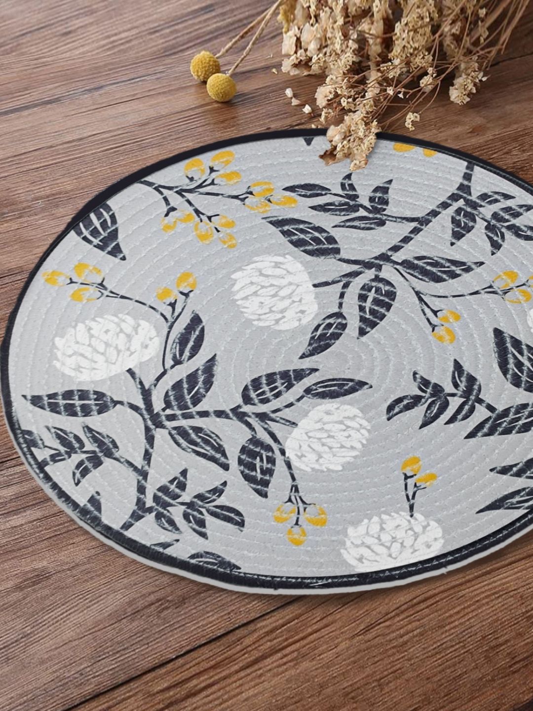 Yellow Weaves 4-Pcs Grey & White Printed Heat-Resistant Round Table Placemats
