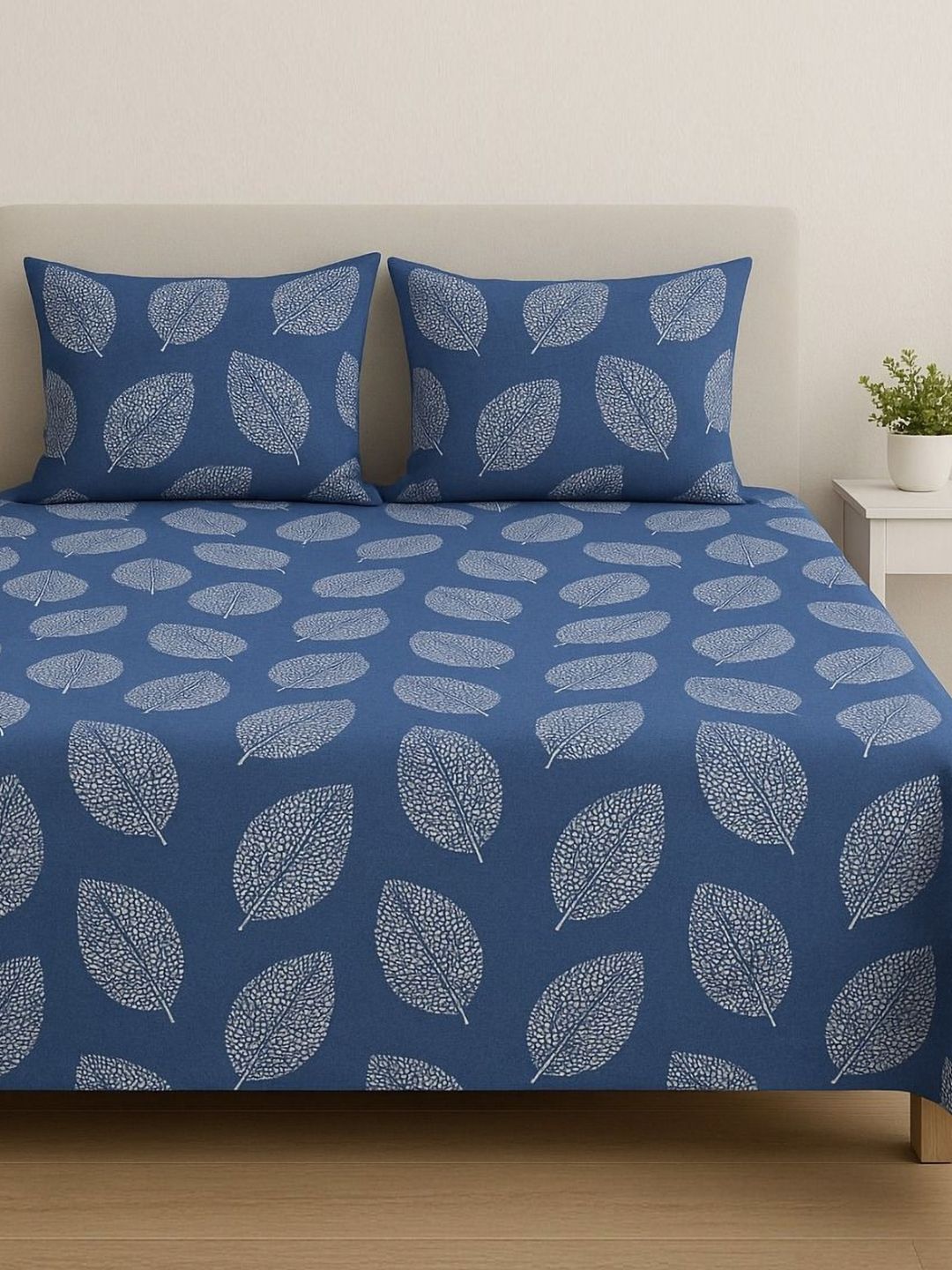 Aura Blue & White Floral 144 TC Queen Bedsheet with 2 Pillow Covers