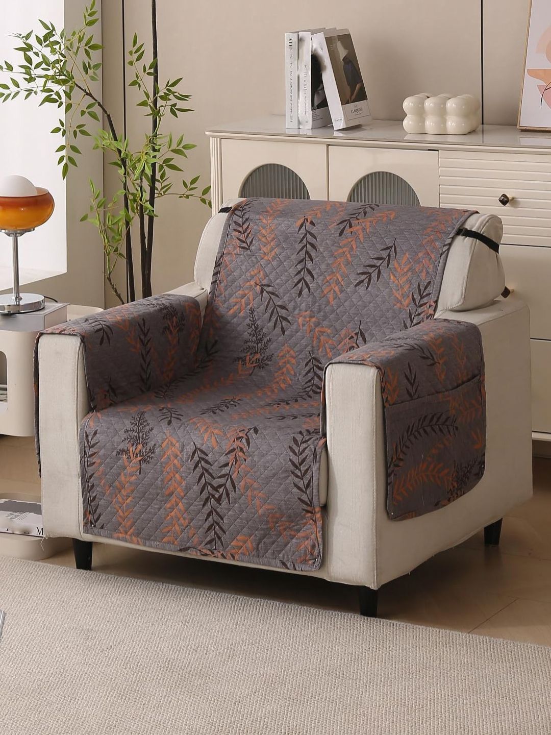 HOUSE OF QUIRK HOUSE OF QUIRK Brown & Black Leaf Printed Sofa Cover With Arms