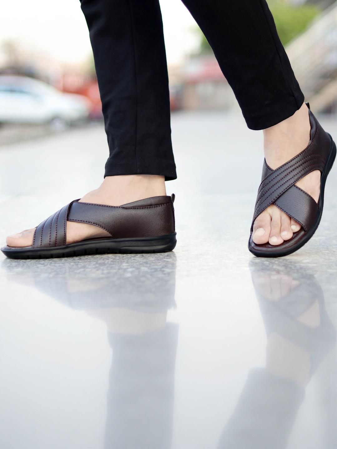WHITE WALKERS Men Brown Sandals