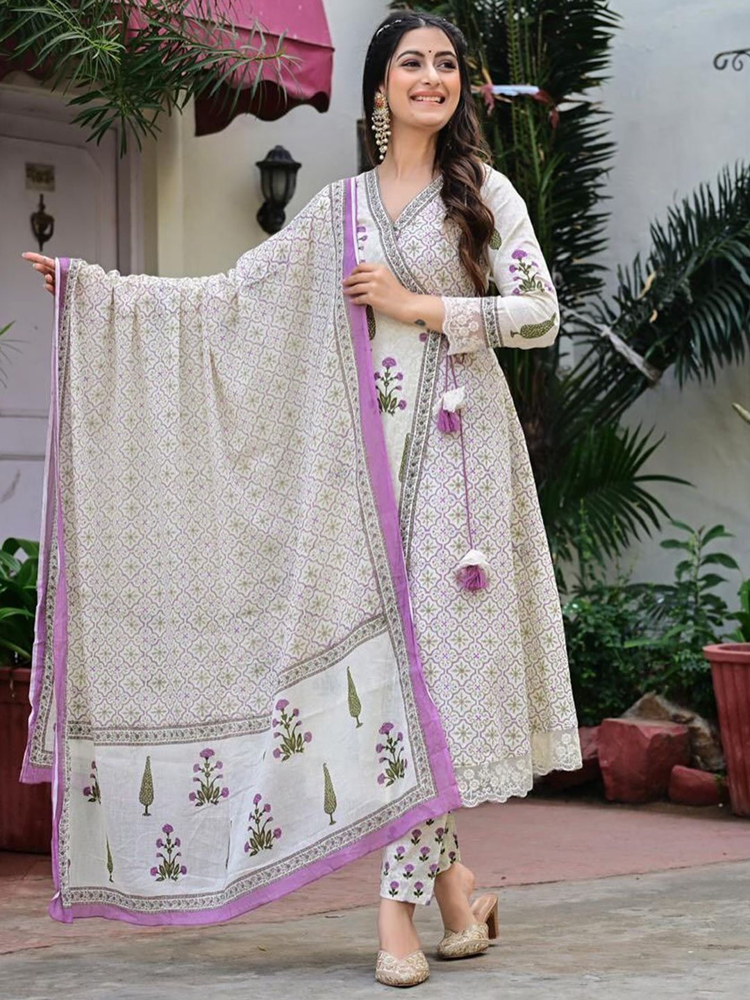 DSS FASHION Women Floral Printed Angrakha Pure Cotton Kurta & Trouser With Dupatta