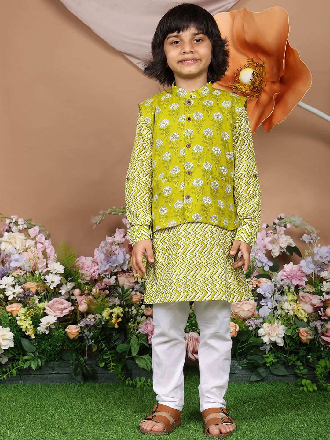 LIL PITAARA Boys Printed Pure Cotton Straight Kurta with Pyjamas & Nehru Jacket